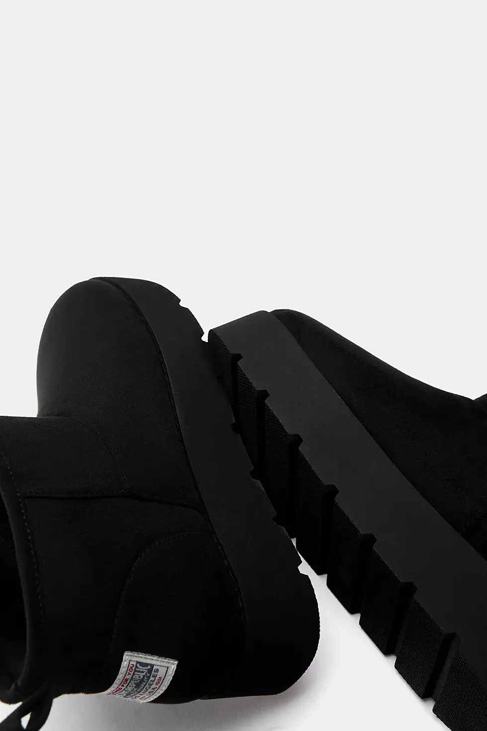 Thumbnail: Pull & Bear Astarlı platform bilekte bot