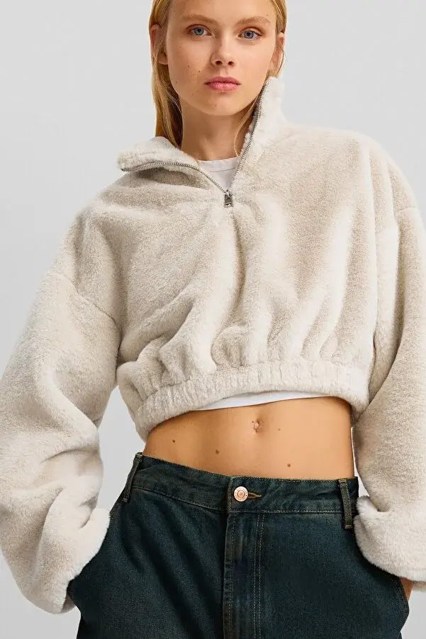 Thumbnail: Bershka Suni kürklü fermuarlı sweatshirt