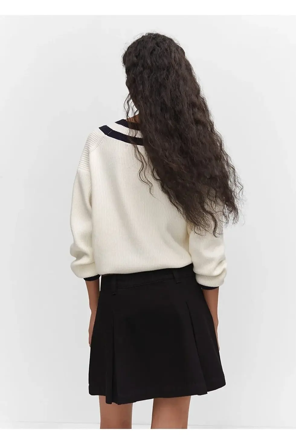 Thumbnail: Mango  Kontrast V Yakalı Kazak