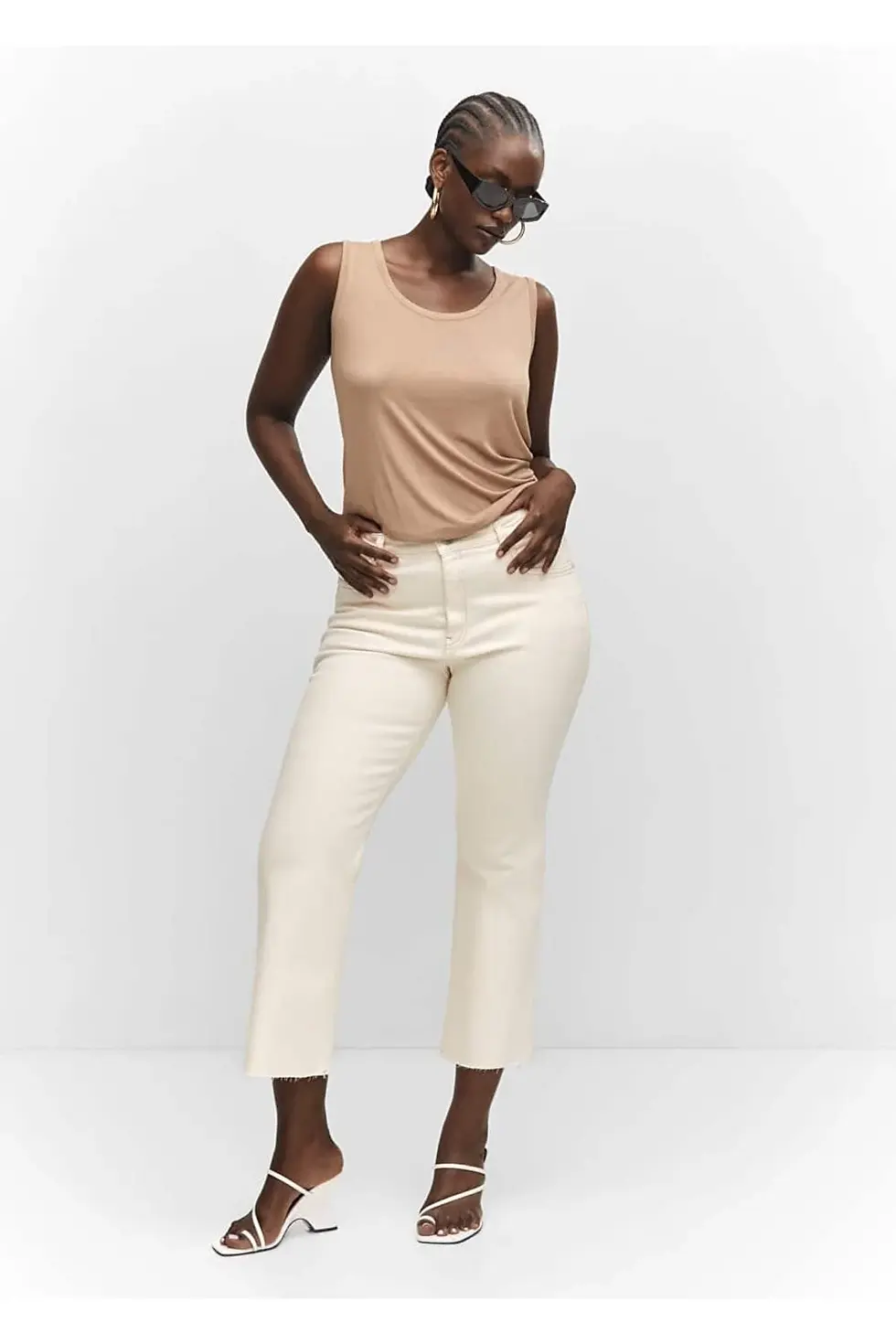 Миниатюра: Mango İspanyol paçalı kısa jean pantolon