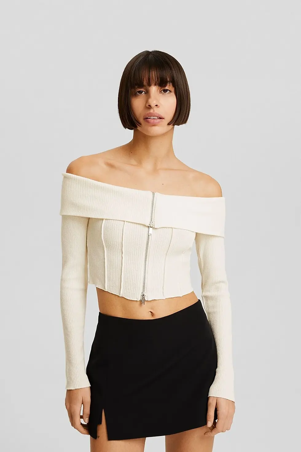 Thumbnail: Bershka Fermuarlı düşük omuzlu triko hırka