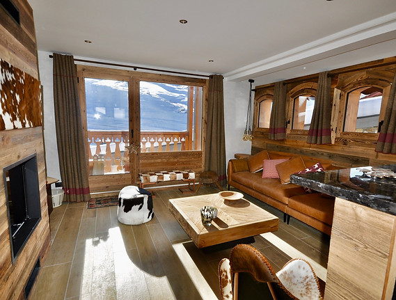 Salon luxe cheminée balcon Val Thorens