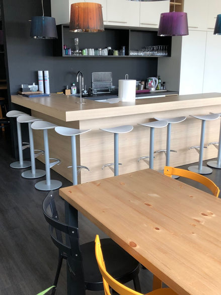 Cuisine de bureaux 
Peinture, pose de revêtements