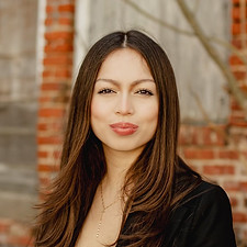 Vanessa Headshot.jpg