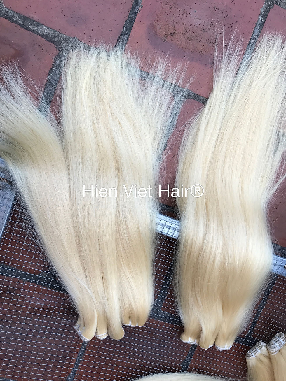 Thumbnail: Silky straight blonde hair extensions- 100% human hair 
