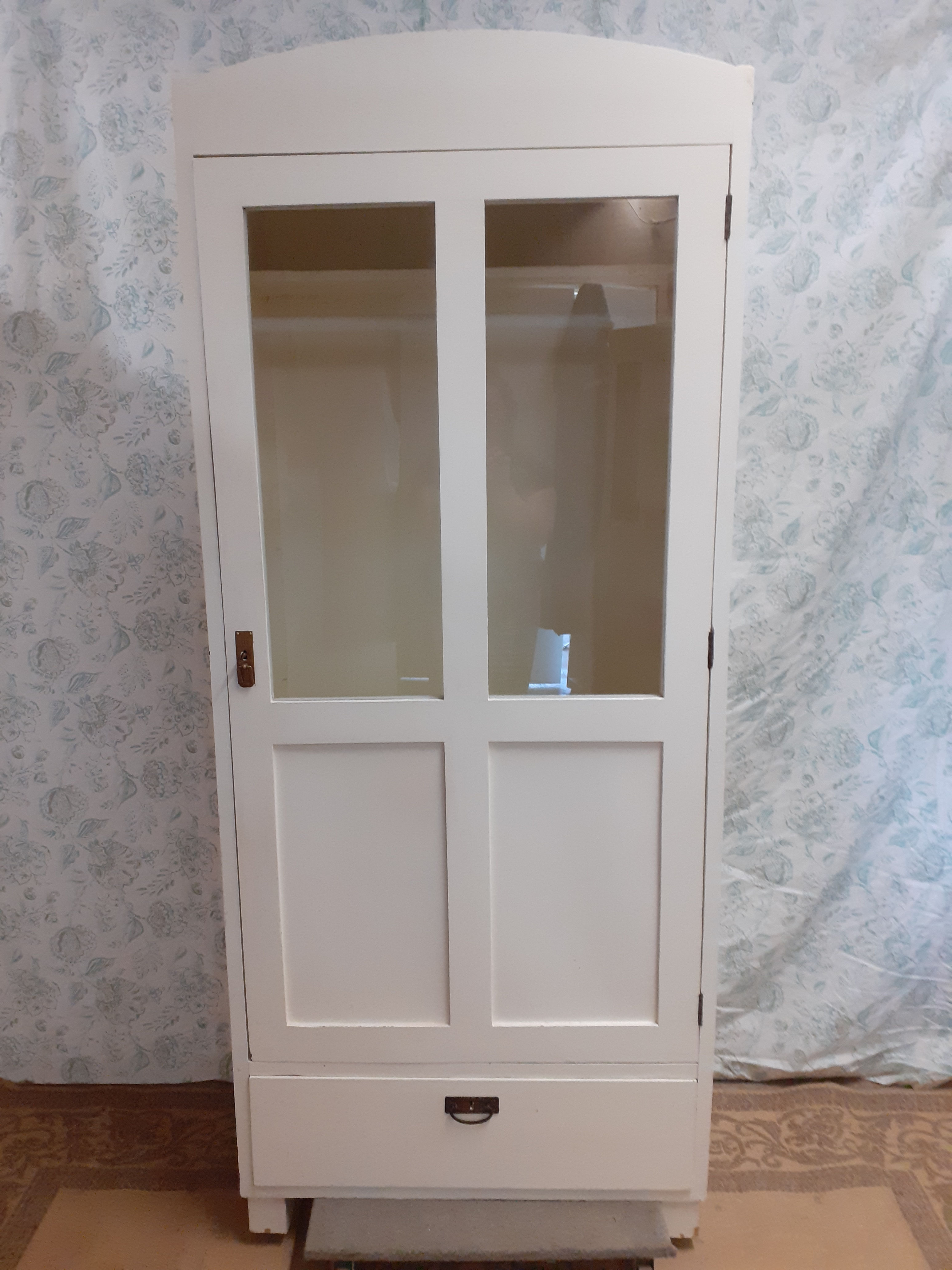 Jugend tyylin kaappi