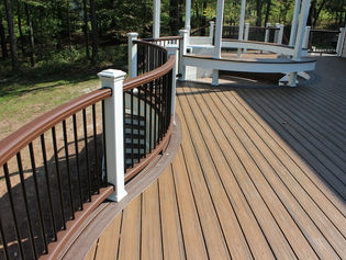 Use Curves and Levels When You Design Your New Deck for Maximum Appeal and Best Use of Space