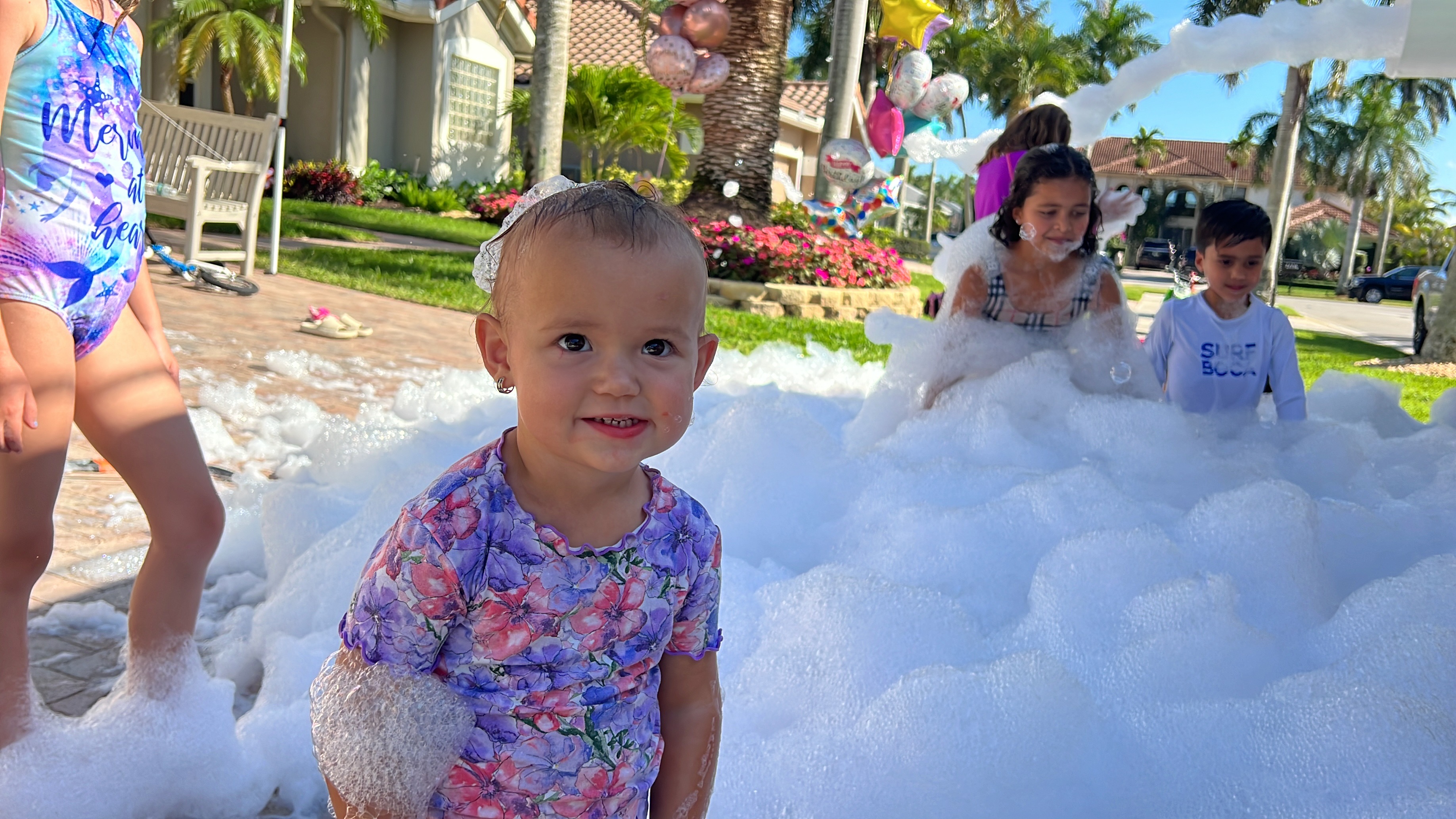 toddler ejoying the foam party in dailight