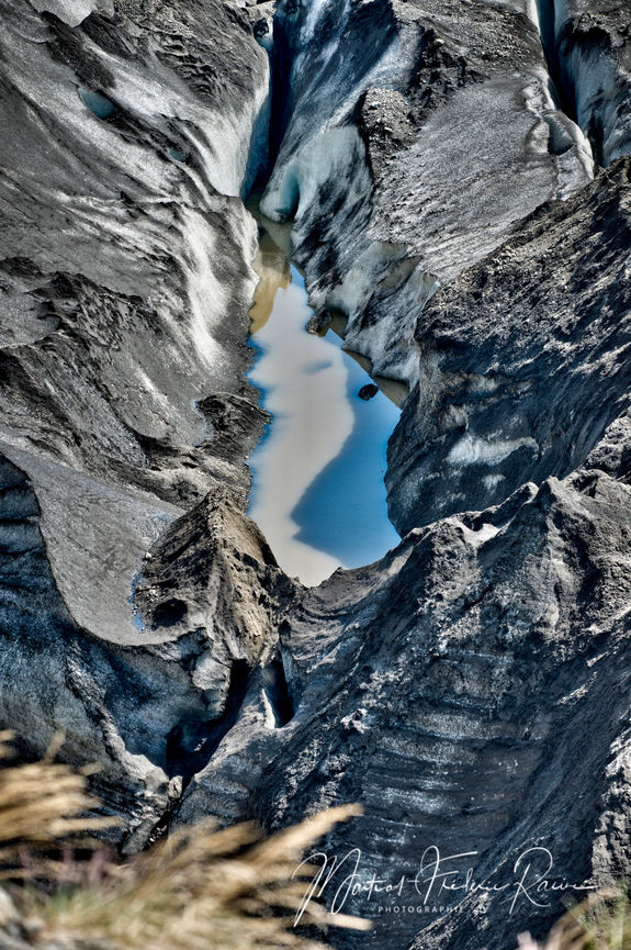 Lac dans la langue glacière du Skaftafellsjökull.jpg
