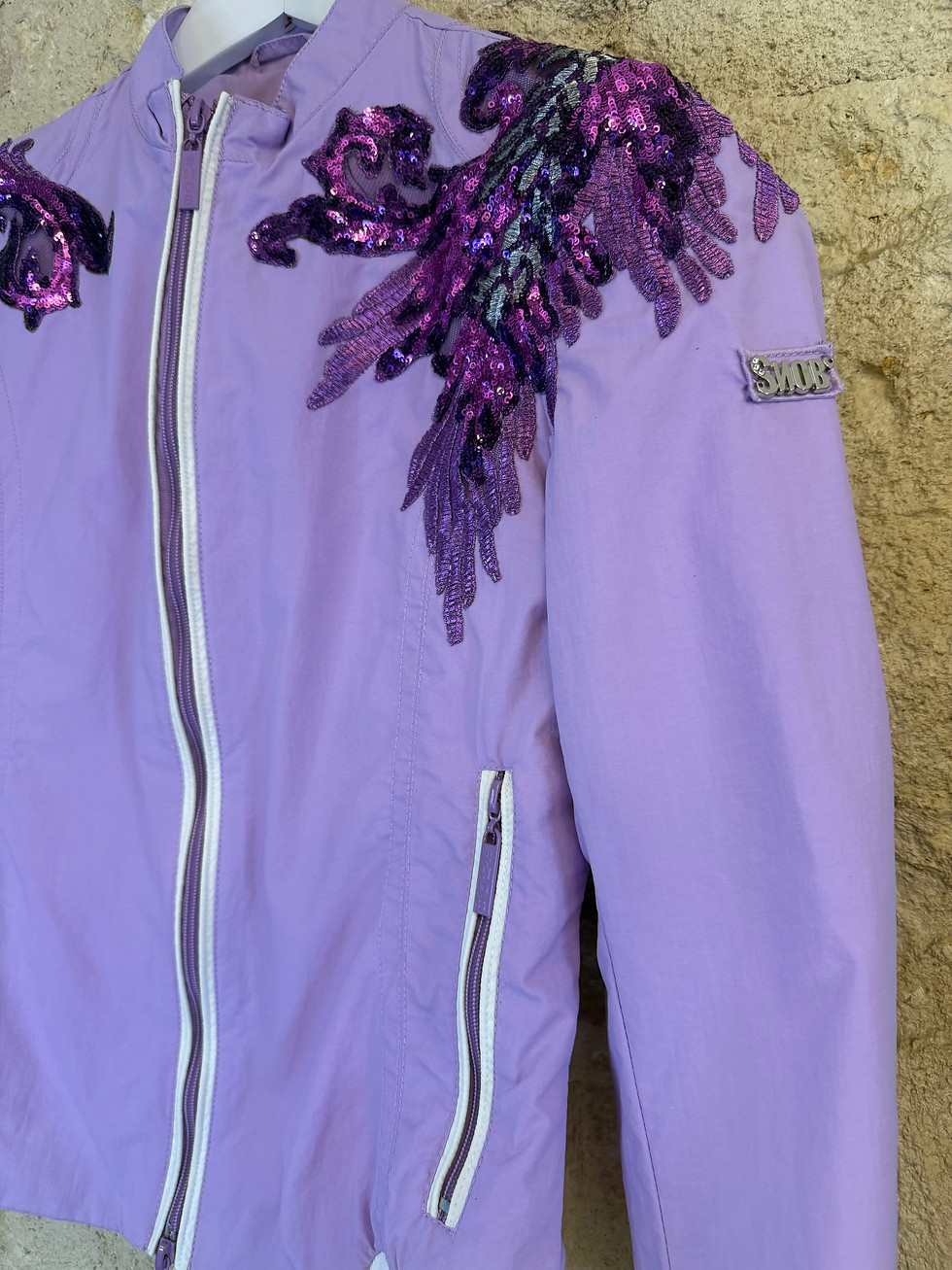 Miniature : Blouson violet avec paillettes sur les manches