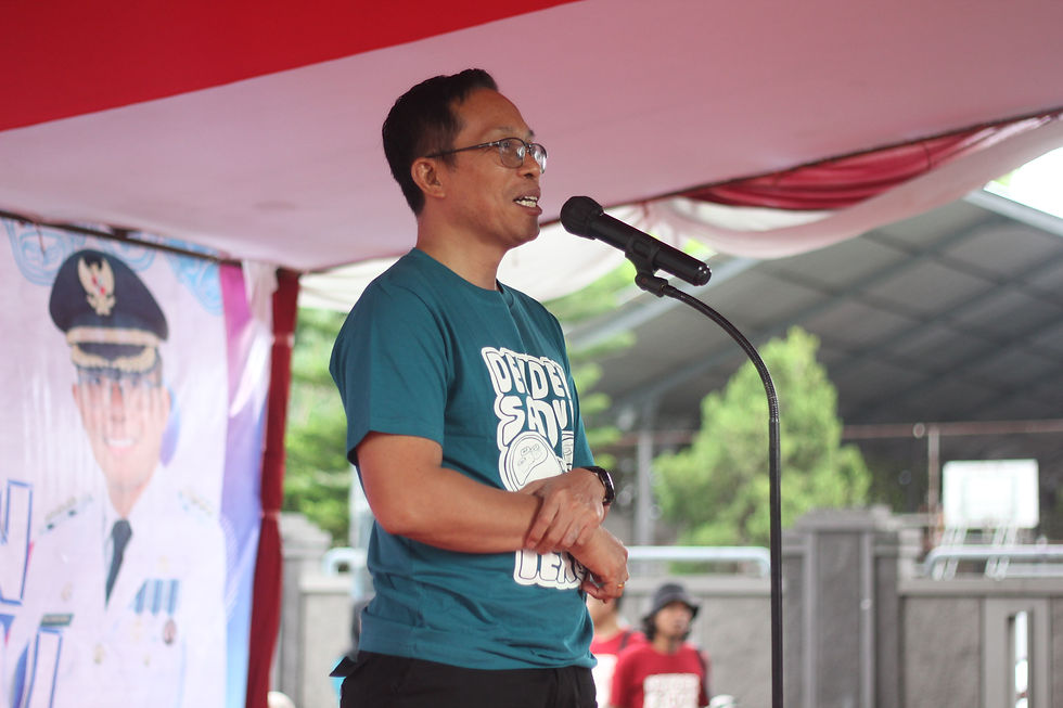 Poto Istimewa : Penjabat Bupati Lombok Timur, Juaini Taofik saat perayaan hari migran internasional 2024.