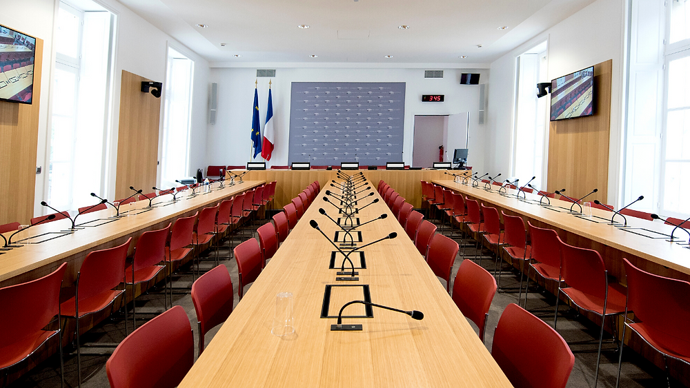 La salle de la Commission des affaires économiques (crédit photo : Assemblée nationale).