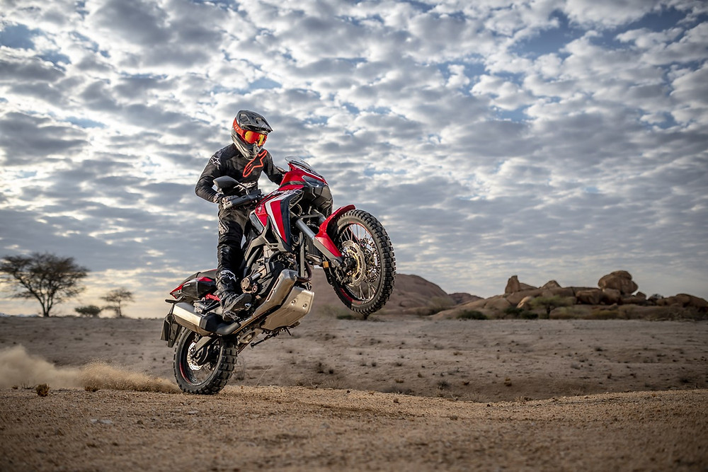 CRF1100L Africa Twin 2020 Wheeling désert location moto envie2rouler