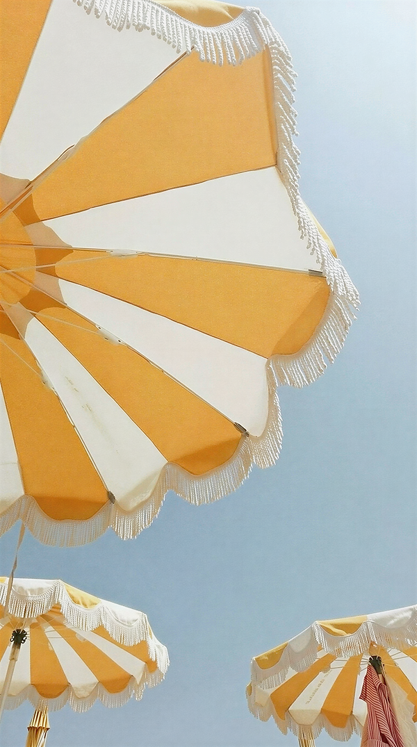 260604-082559-add_white_fringe_to_edges_of_umbrella.png