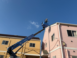 高所作業車で屋根修繕!足場なしでコストを抑えた工事事例