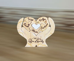 L'abbraccio della famiglia Puzzle Personalizzato. Mis. H.18 x L.21cm