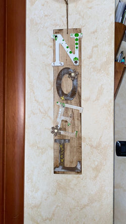 Scritta Natalizia da appendere, in legno realizzata a mano