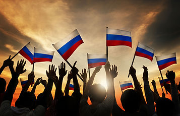 Размахивая флагом России