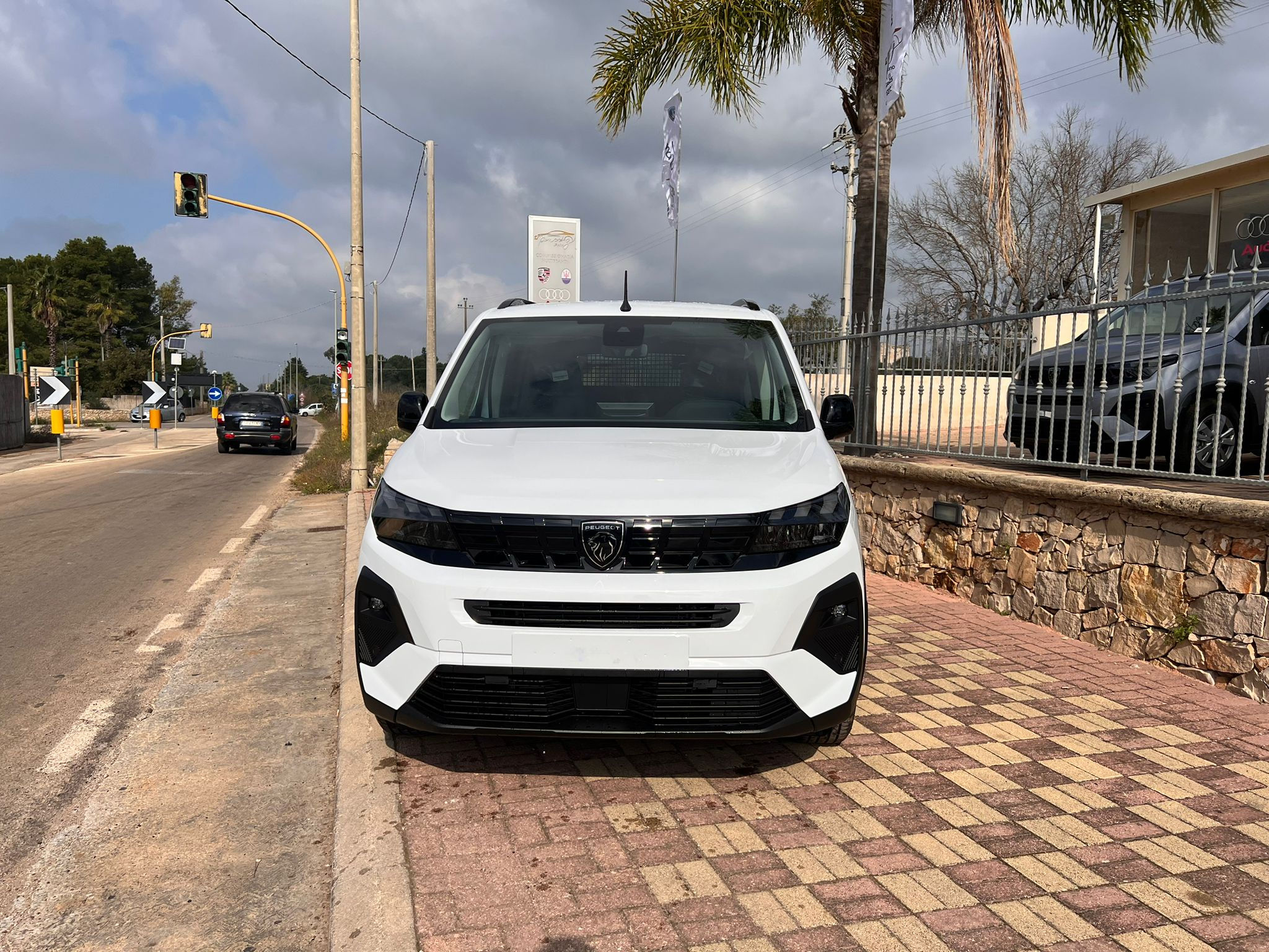 NEW PEUGEOT RIFTER ALLURE EAT8