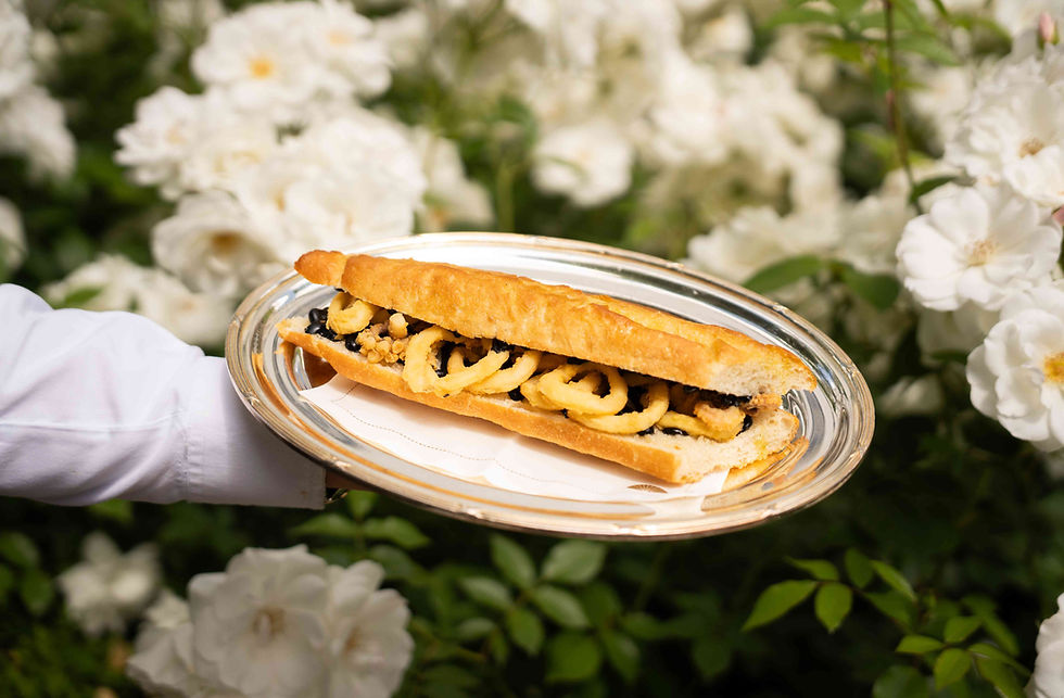El Jardín del Ritz celebra San Isidro con una versión sofisticada del bocadillo de calamares