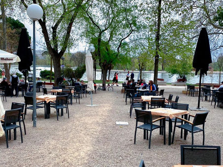 El Ancla del Lago: 45 Años de tradición y sabor en la Casa de Campo de Madrid