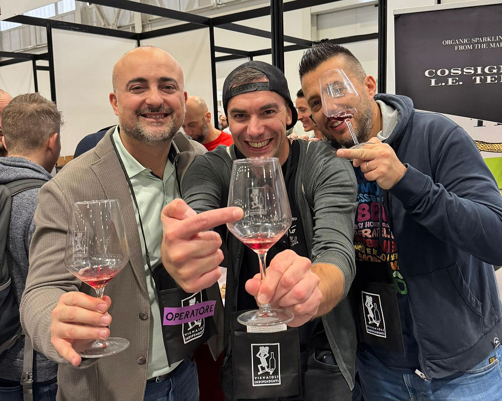 Ocho mil etiquetas y un solo latido: el alma independiente de Italia late en Bolonia