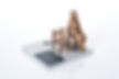 サムネイル： 小さな少女像