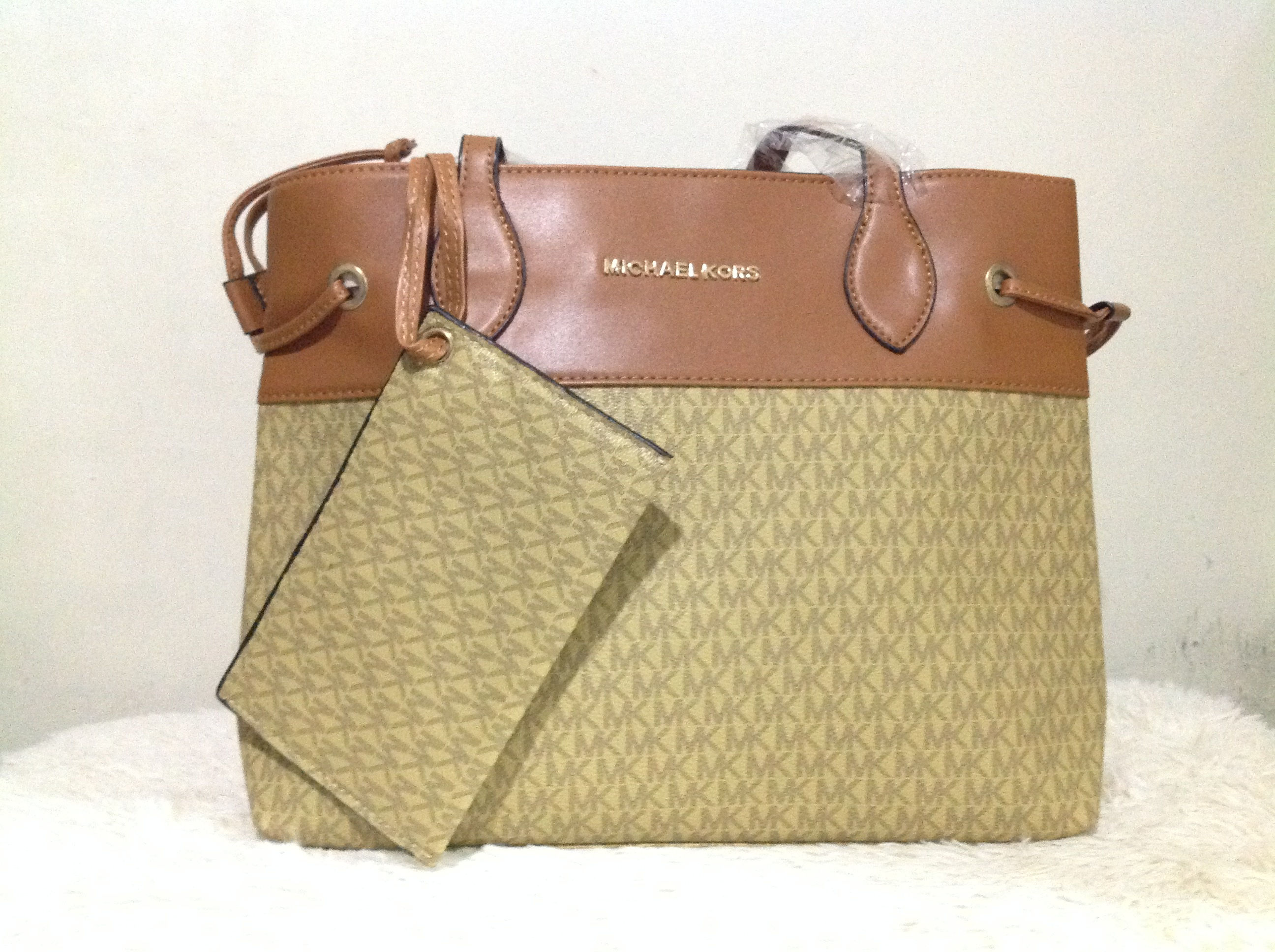 MK Shoulder Bag (Apricot)