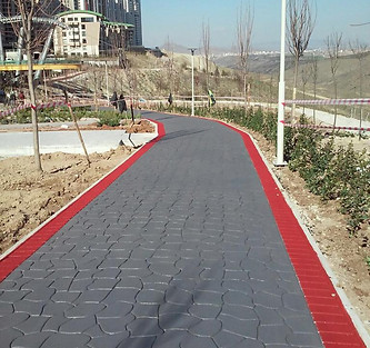 desenli asfalt yürüyüş yolu
