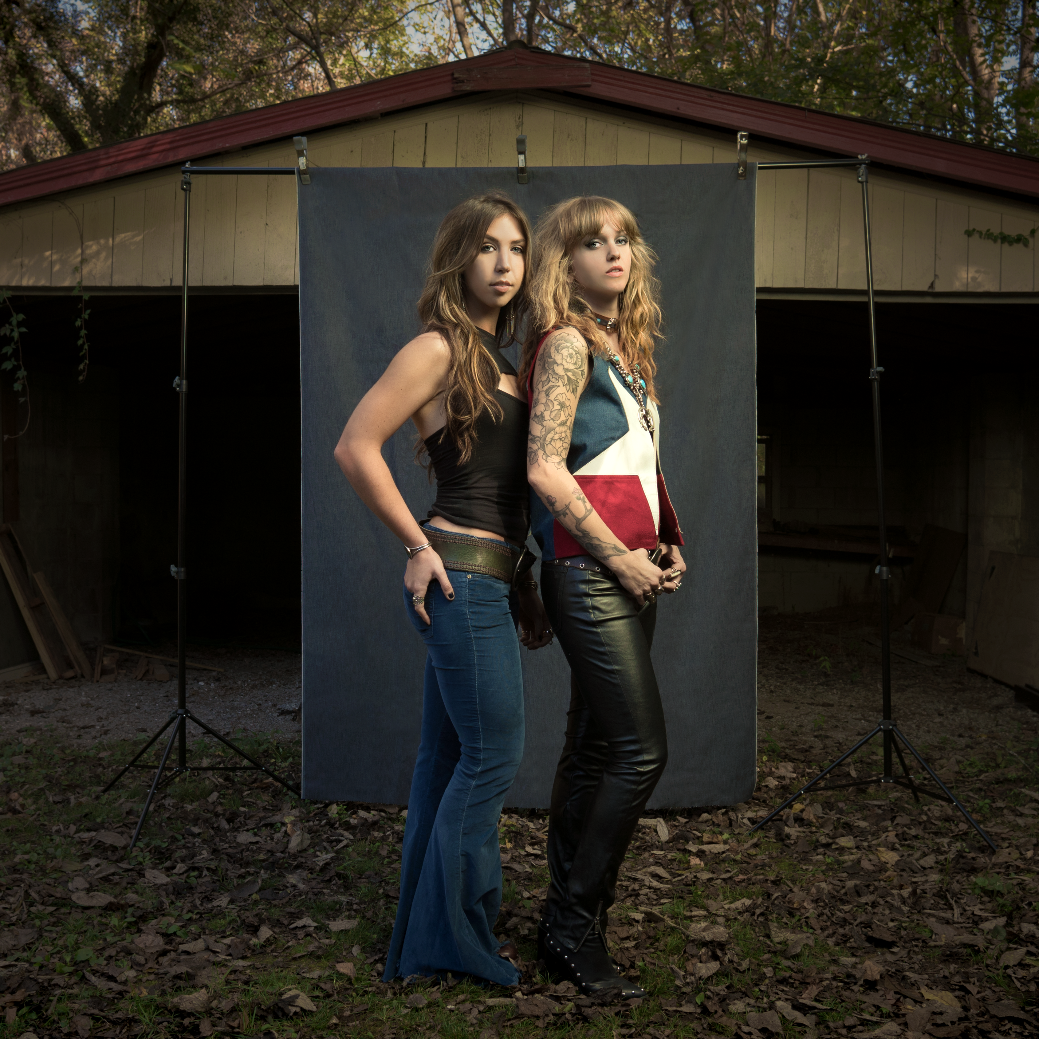 Катрисы сёстры start. Party station игра. Шутки про вождение автомобиля. Старт спортивный клуб сестер копытиных. Знак братьев.