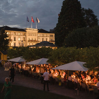Elegant al fresco dining setup by Lake Zurich at Baur au Lac hotel, perfect for a summer wedding celebration.