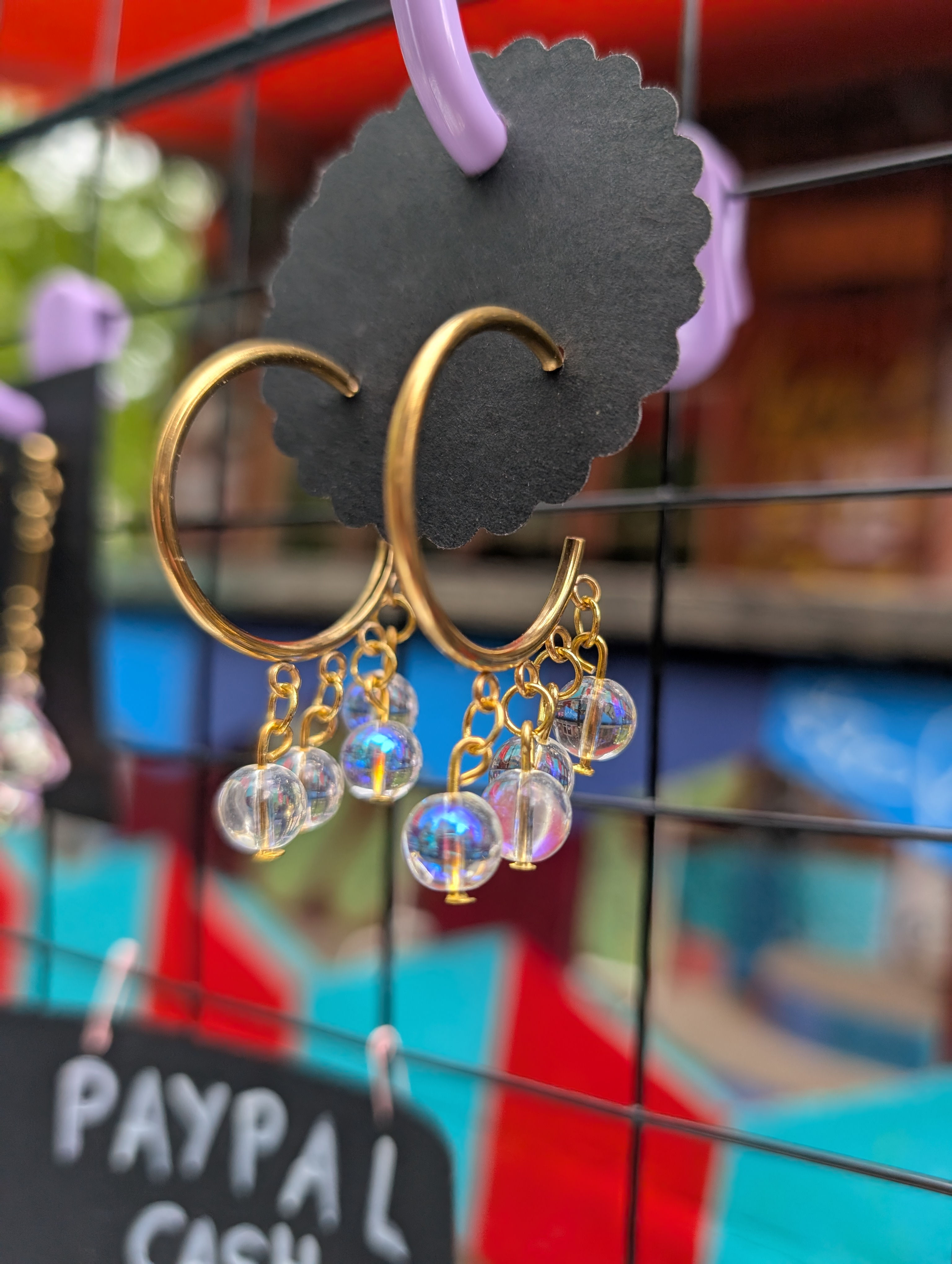 Halbe Creolen mit Glasperlen 