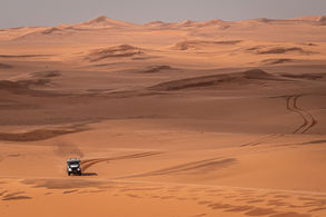 project2030-dakar-track-in-desert.jpg