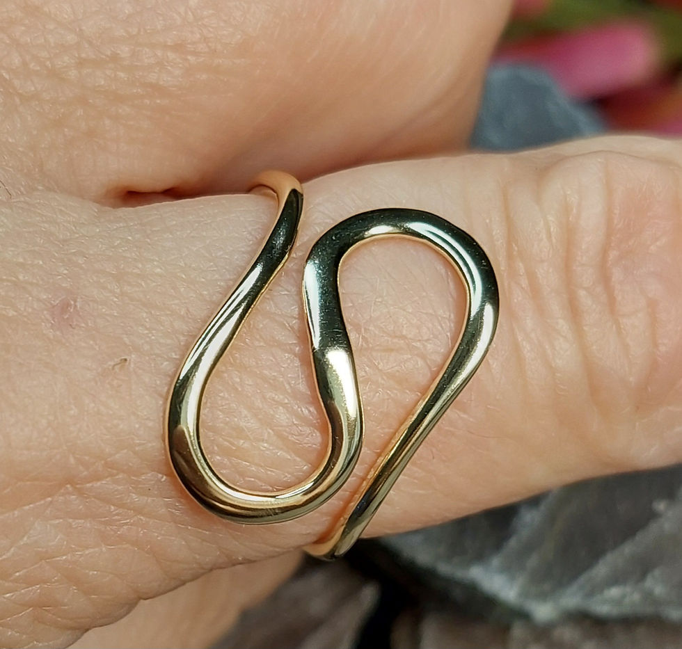 Thumbnail: Solid 9ct Yellow Gold S ring
