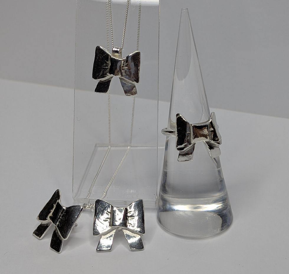 Thumbnail: Solid silver Large Bow Stud Earrings 