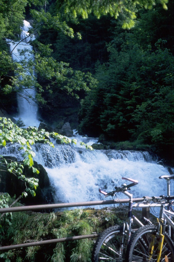y9806192giessbachfall.jpg