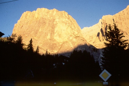 y97092402sella.jpg