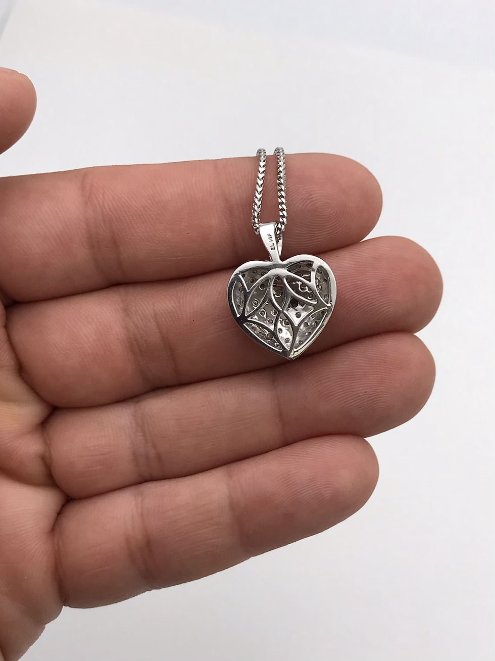 Thumbnail: 14kt White Gold 1.00ct(tw) Diamond Heart Necklace 16”