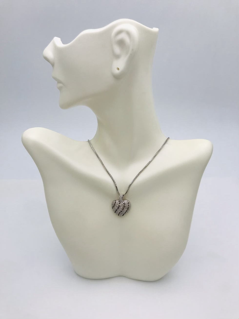 Thumbnail: 14kt White Gold 1.00ct(tw) Diamond Heart Necklace 16”