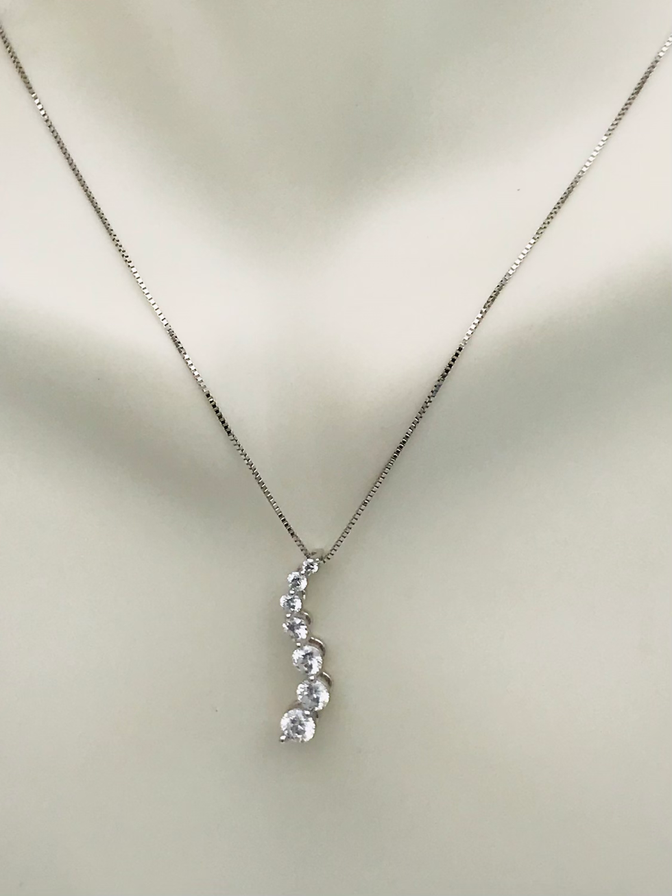 Thumbnail: 14kt White Gold 0.70cts(tw) Diamond Necklace 18”