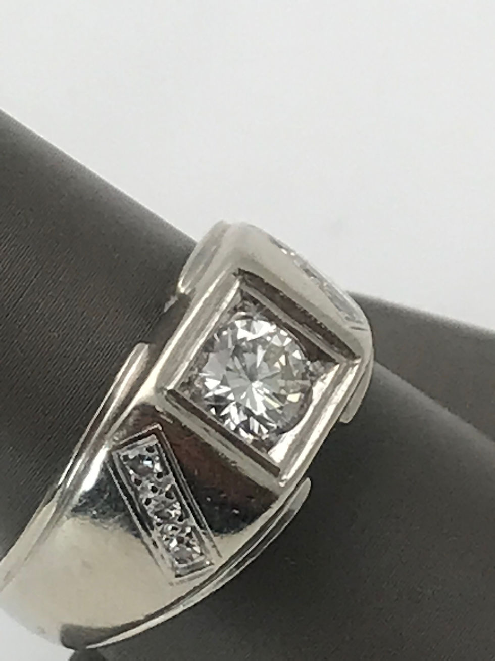 Thumbnail: Vintage 14k White Gold 0.60pts(tw) Natural Diamond Mens Ring 10.5