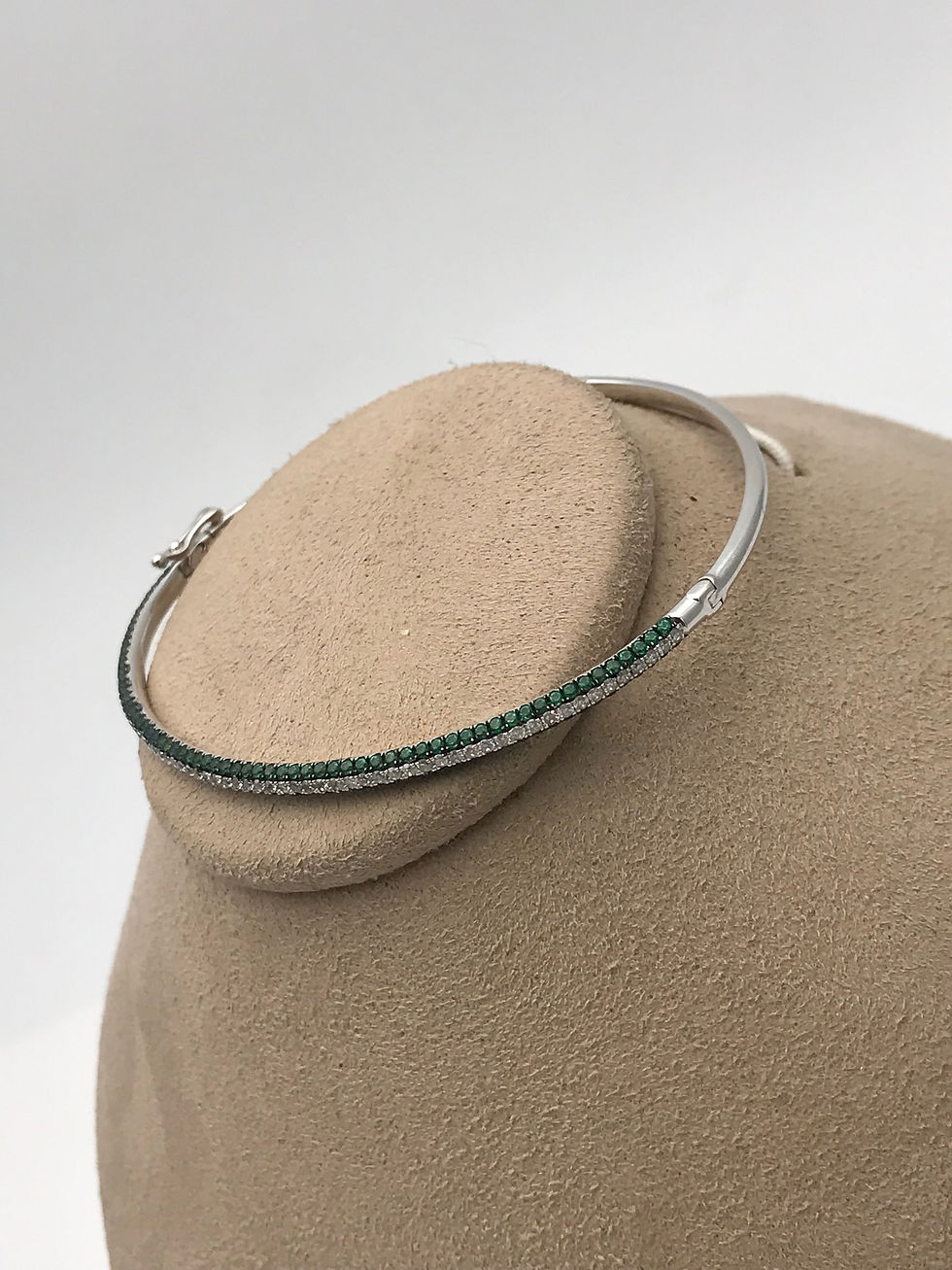 Thumbnail: 750/18k White Gold 1.80cts(tw) Natural Diamond/Tsavorite Bangle Bracelet 6.75”