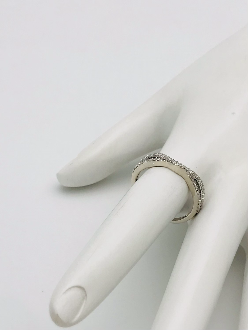 Thumbnail: 10kt WhiteGold .40pts(tw) Genuine Diamond Band