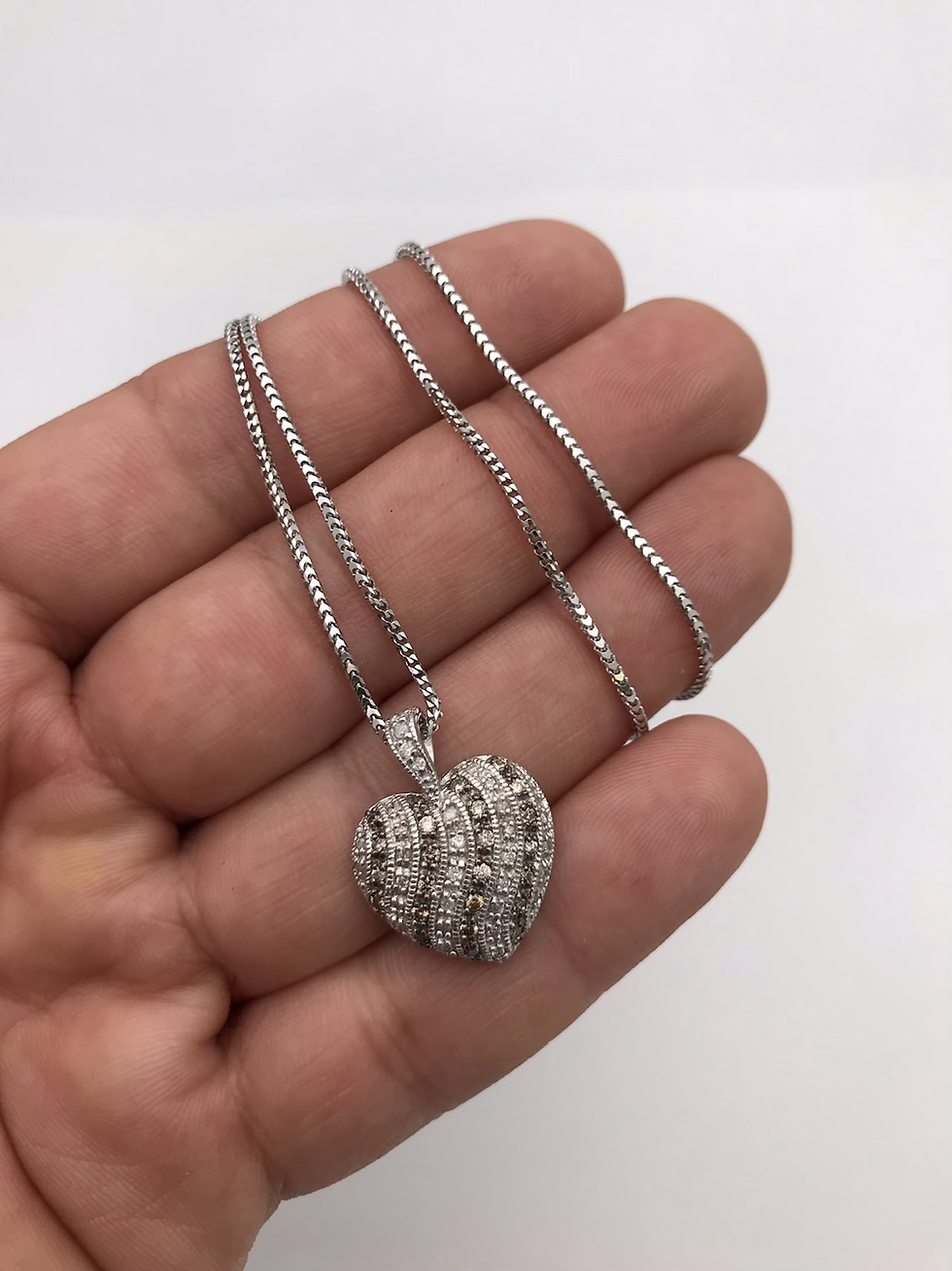 Thumbnail: 14kt White Gold 1.00ct(tw) Diamond Heart Necklace 16”