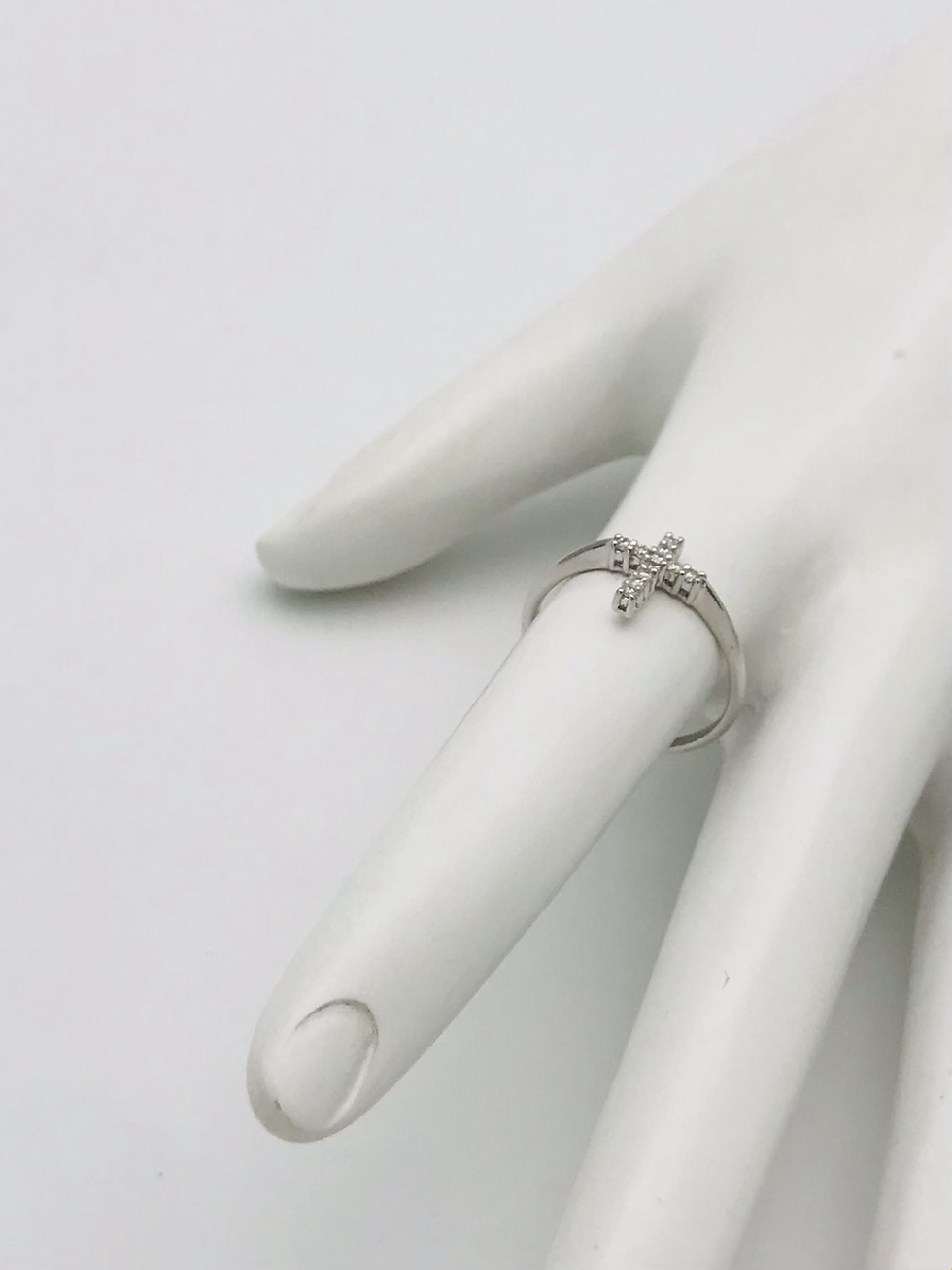 Thumbnail: 14kt White Gold .15pts Diamond Cross Ring