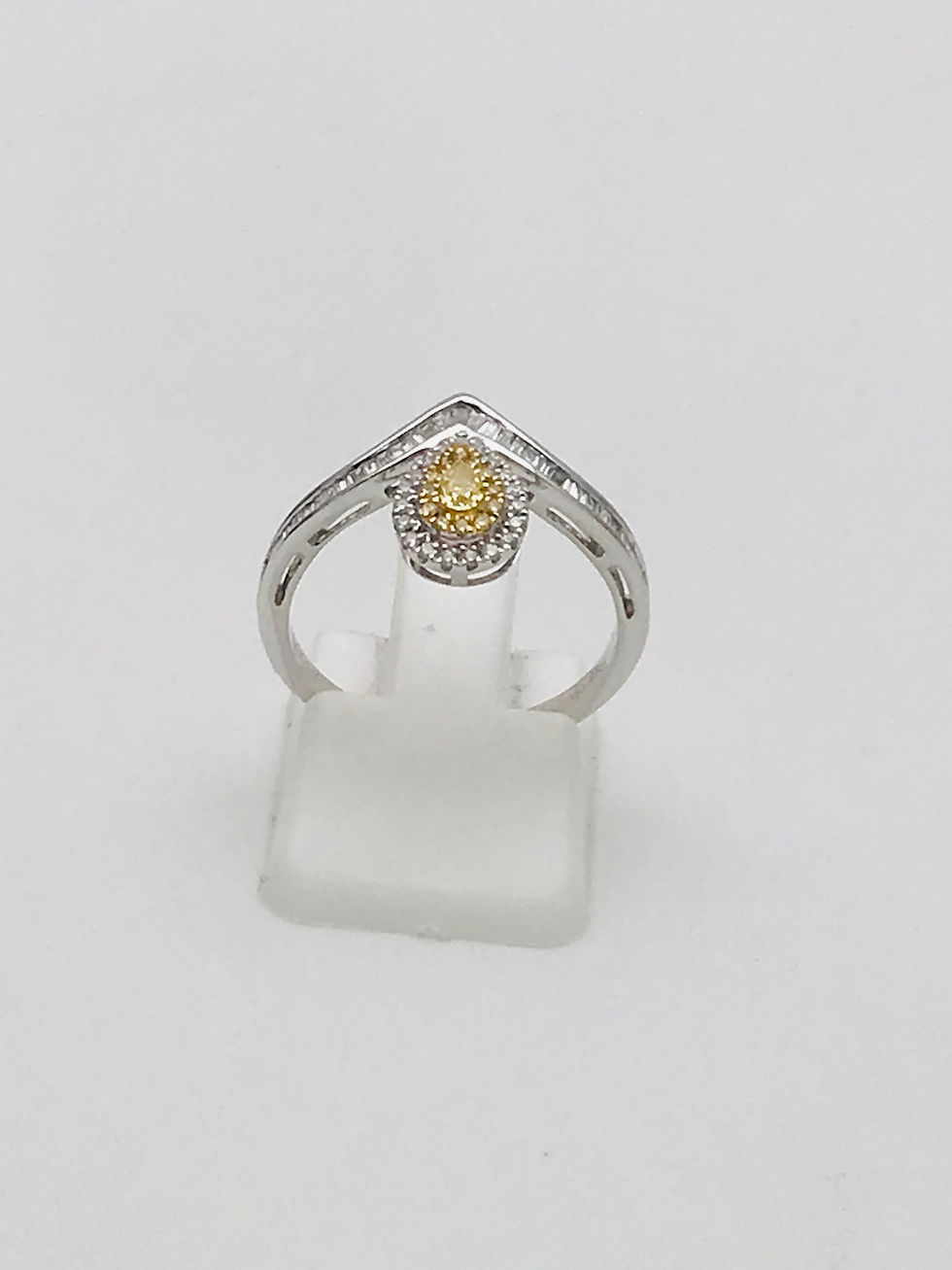 Thumbnail: 750/18k White Gold .45cts(tw) Natural White/Yellow Diamond Ring 6.25