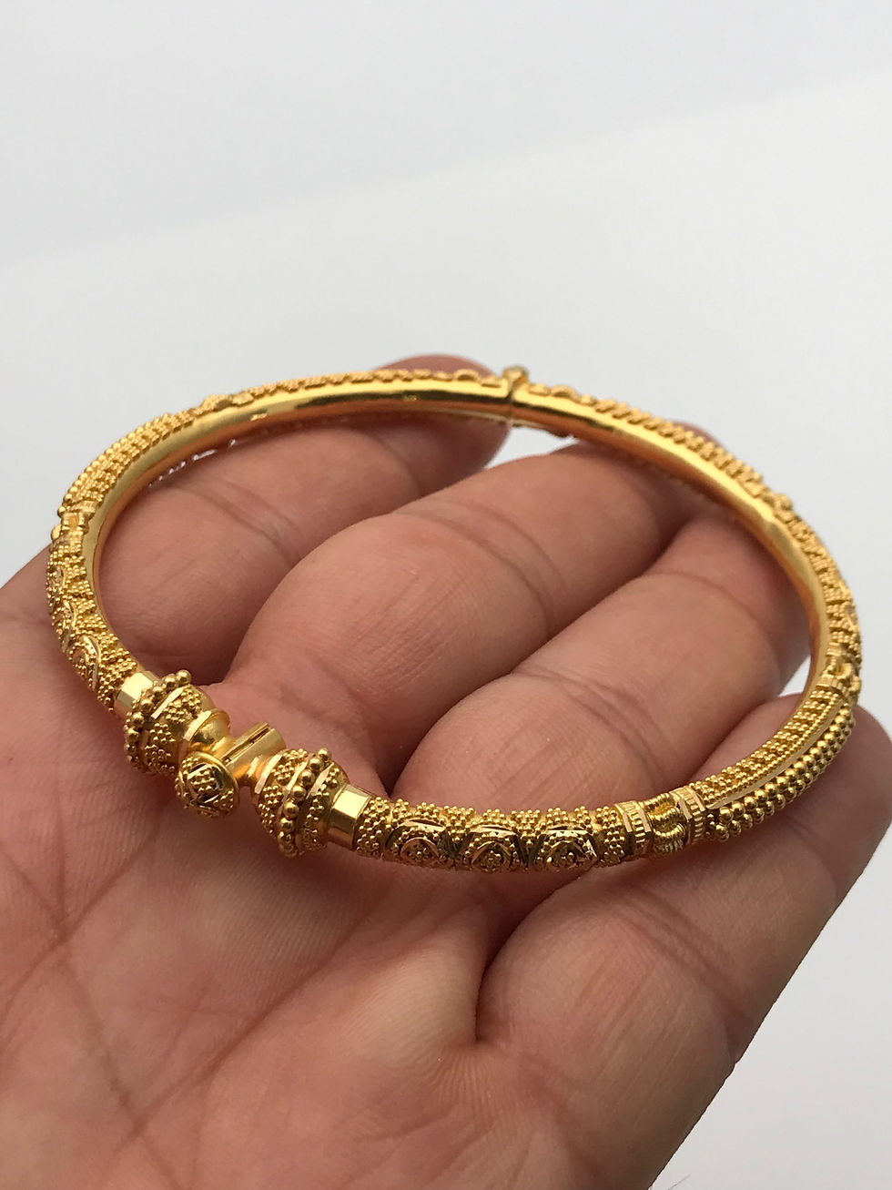 Thumbnail: Ladies 22k Yellow Gold, Ornate Bangle Bracelet 7.25”