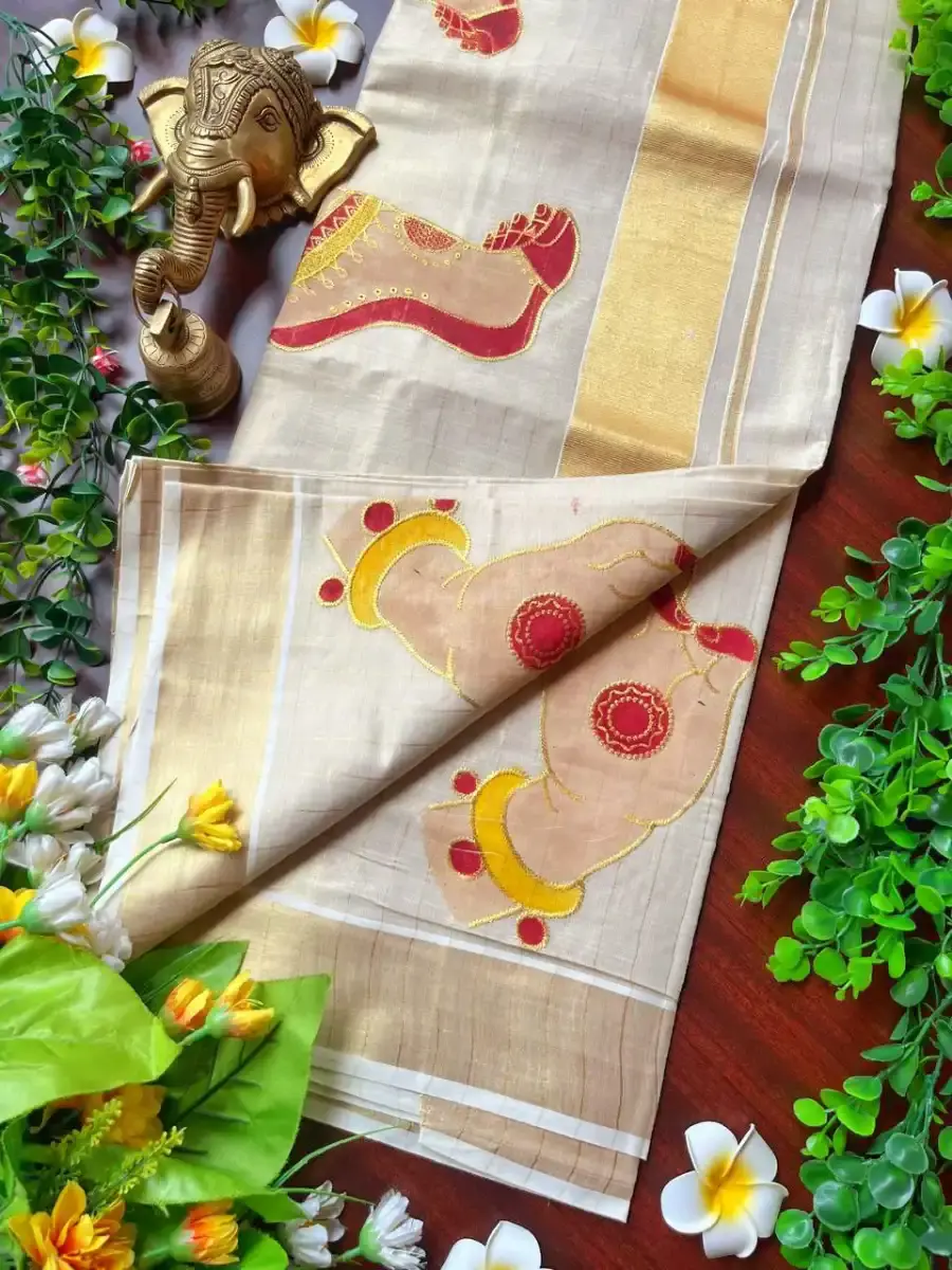 Chilanka Embroidery Stripe Kasavu Tissue Saree closeup view