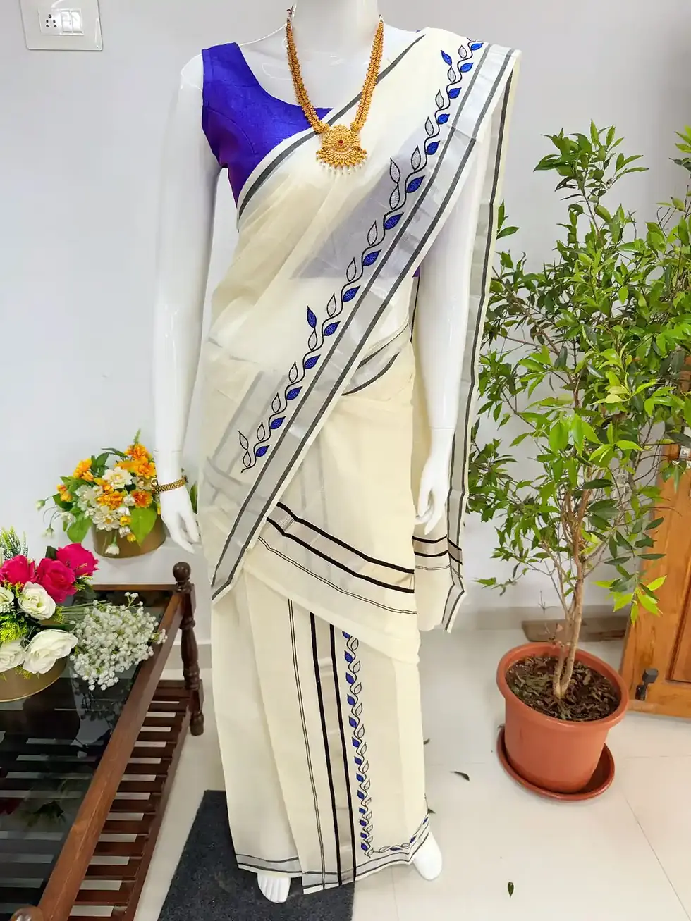 Leaf Embroidery Black and Blue Silver Kasavu Setmundu top view