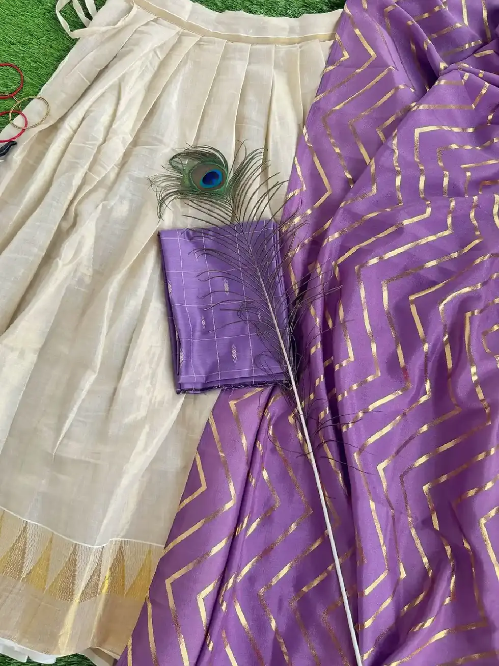 Lavender Kasavu Dhavani Set top view
